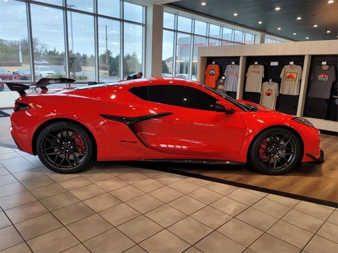 Used 2024 Chevrolet Corvette Z06 image 15