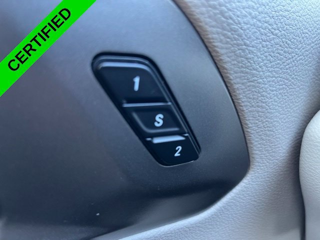 Used 2024 Chrysler Pacifica Touring-L FWD image 27