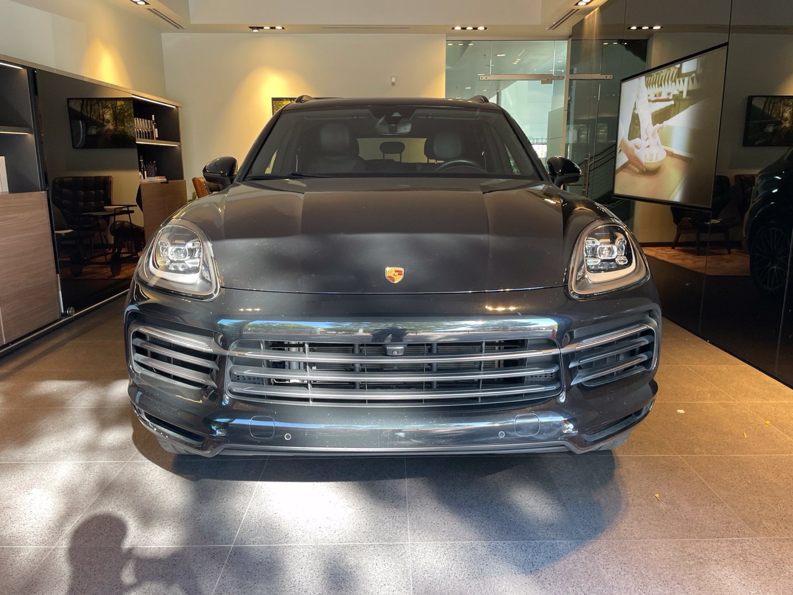 Used 2023 Porsche Cayenne Platinum Edition AWD/4WD image 1