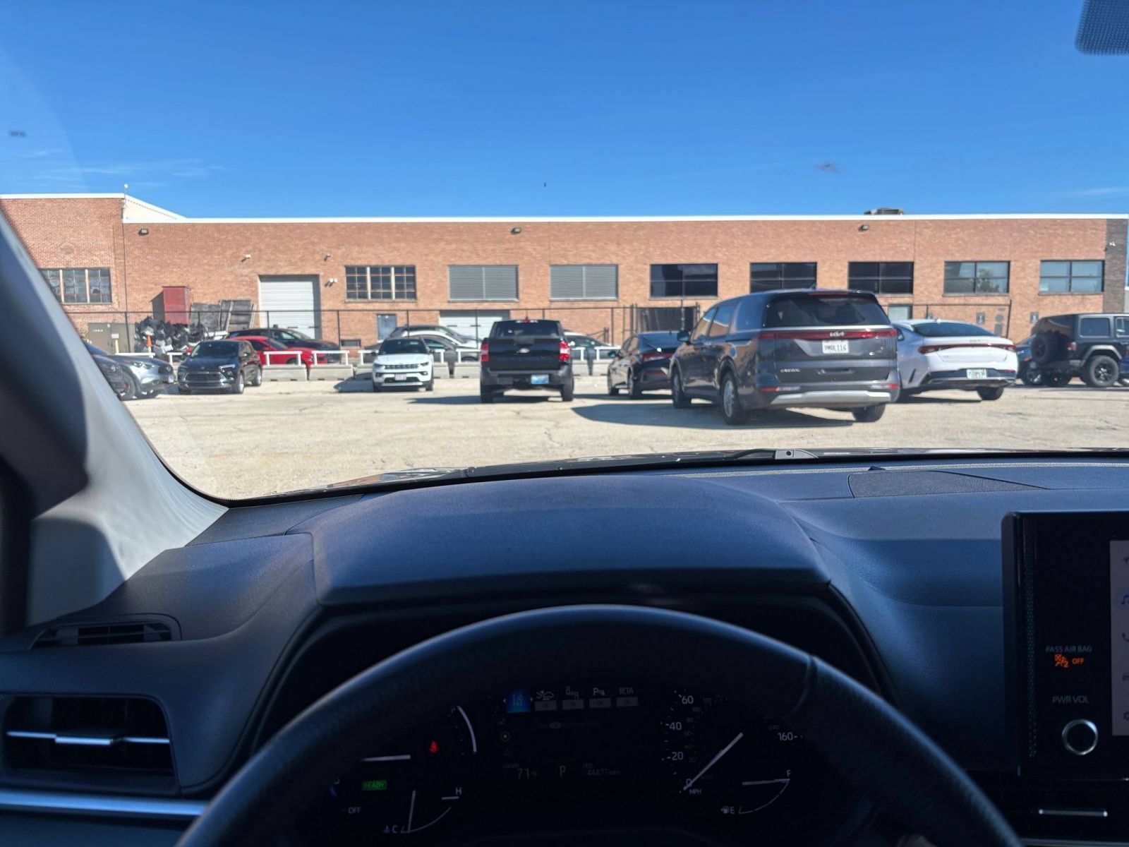 Used 2025 Toyota Sienna XLE FWD image 35