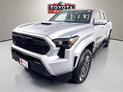 Used 2024 Toyota Tacoma TRD Sport w/ TRD Sport Premium Package image 3