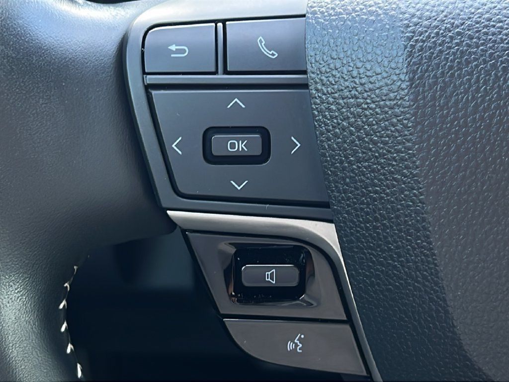 Used 2025 Toyota Camry SE FWD image 18