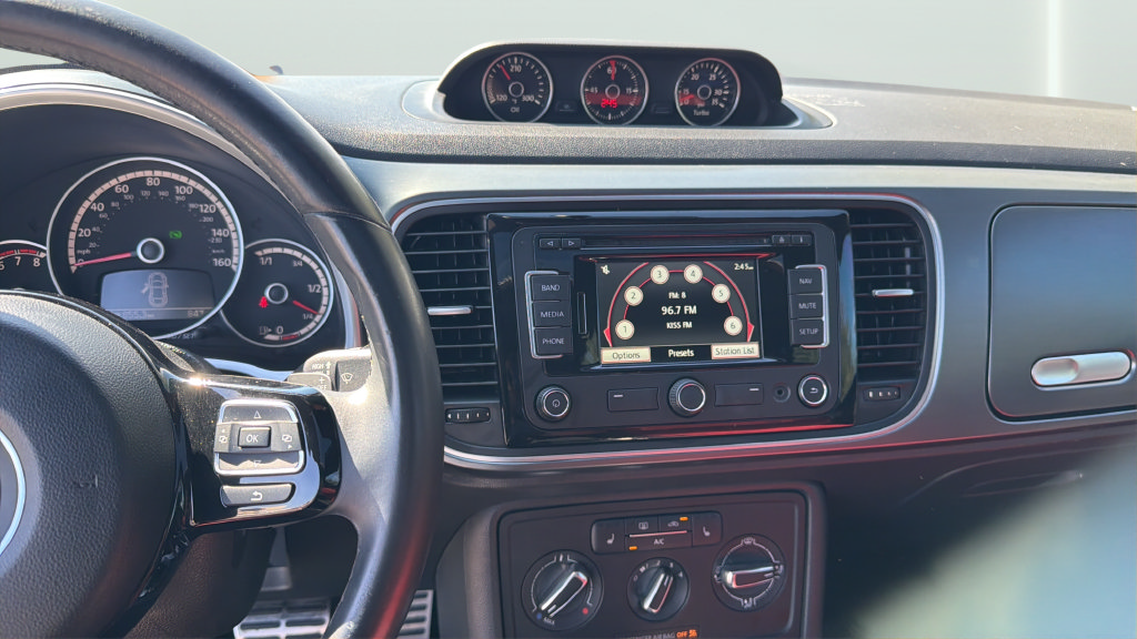 Used 2015 Volkswagen Beetle R-Line FWD image 15
