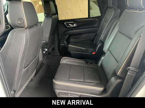 Certified 2023 GMC Yukon SLT w/ SLT Luxury Package image 9