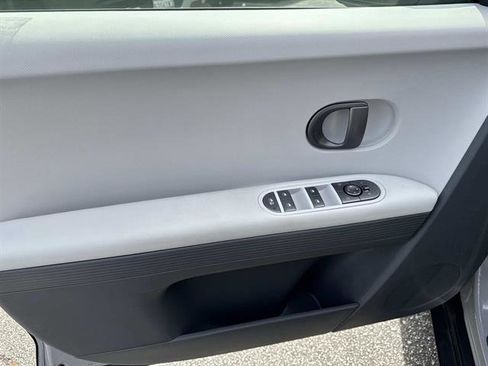 Used 2025 Hyundai Ioniq 5 SE RWD image 14