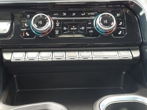 Used 2025 GMC Sierra 2500 Denali w/ Technology Package image 40