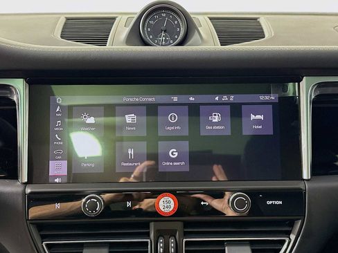 New 2026 Porsche Macan image 18