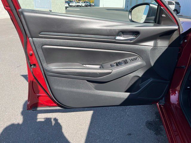 Used 2024 Nissan Altima 2.5 SV FWD image 26