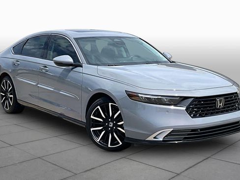 Used 2024 Honda Accord Touring image 3