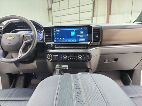 Used 2024 Chevrolet Silverado 1500 High Country AWD/4WD image 27