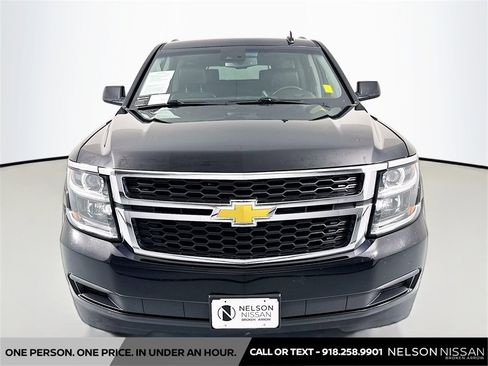 Used 2018 Chevrolet Suburban LT image 2