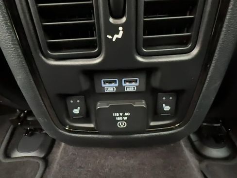 Used 2018 Dodge Durango GT image 17