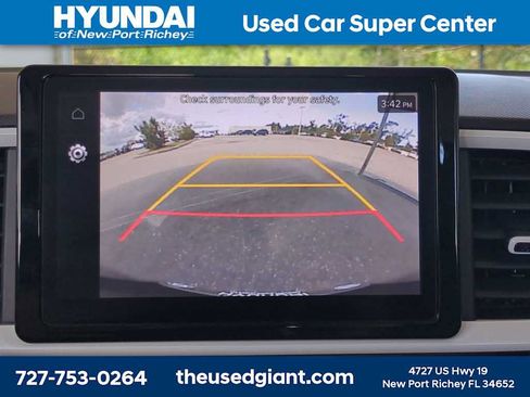 Used 2024 Hyundai Venue Limited FWD image 21