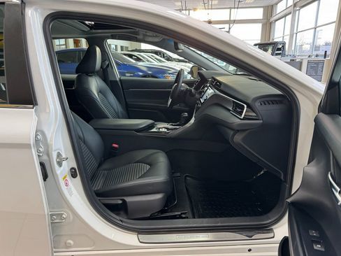 Used 2018 Toyota Camry SE w/ Moonroof Package FWD image 20