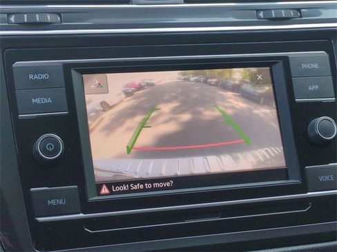 Used 2022 Volkswagen Tiguan S image 23