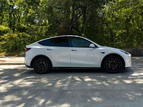 Used 2023 Tesla Model Y Long Range AWD/4WD image 10