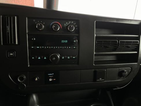 Used 2015 Chevrolet Express 3500 LS w/ Chrome Appearance Package image 24