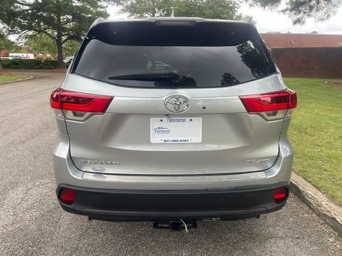 Used 2017 Toyota Highlander SE w/ Carpet Mat Package AWD/4WD image 4