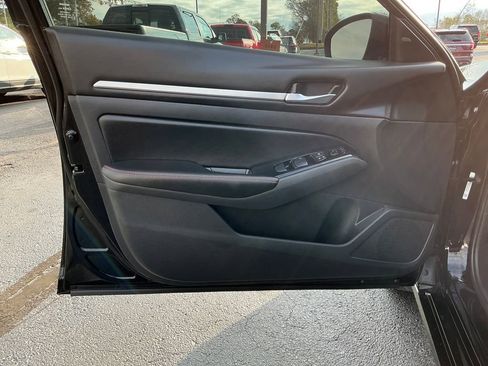 Used 2024 Nissan Altima 2.5 SR image 14