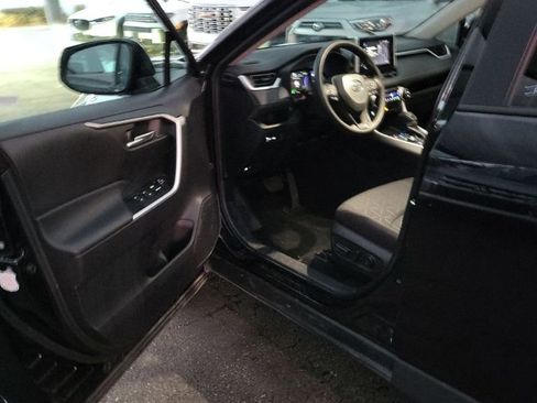 Used 2025 Toyota RAV4 XLE image 15