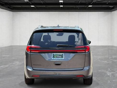 Certified 2022 Chrysler Pacifica Touring-L w/ S Appearance Package FWD image 4
