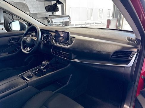 Certified 2025 Nissan Rogue S image 27