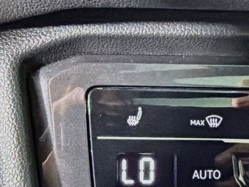 Used 2023 Volkswagen Tiguan SE R-Line FWD image 18