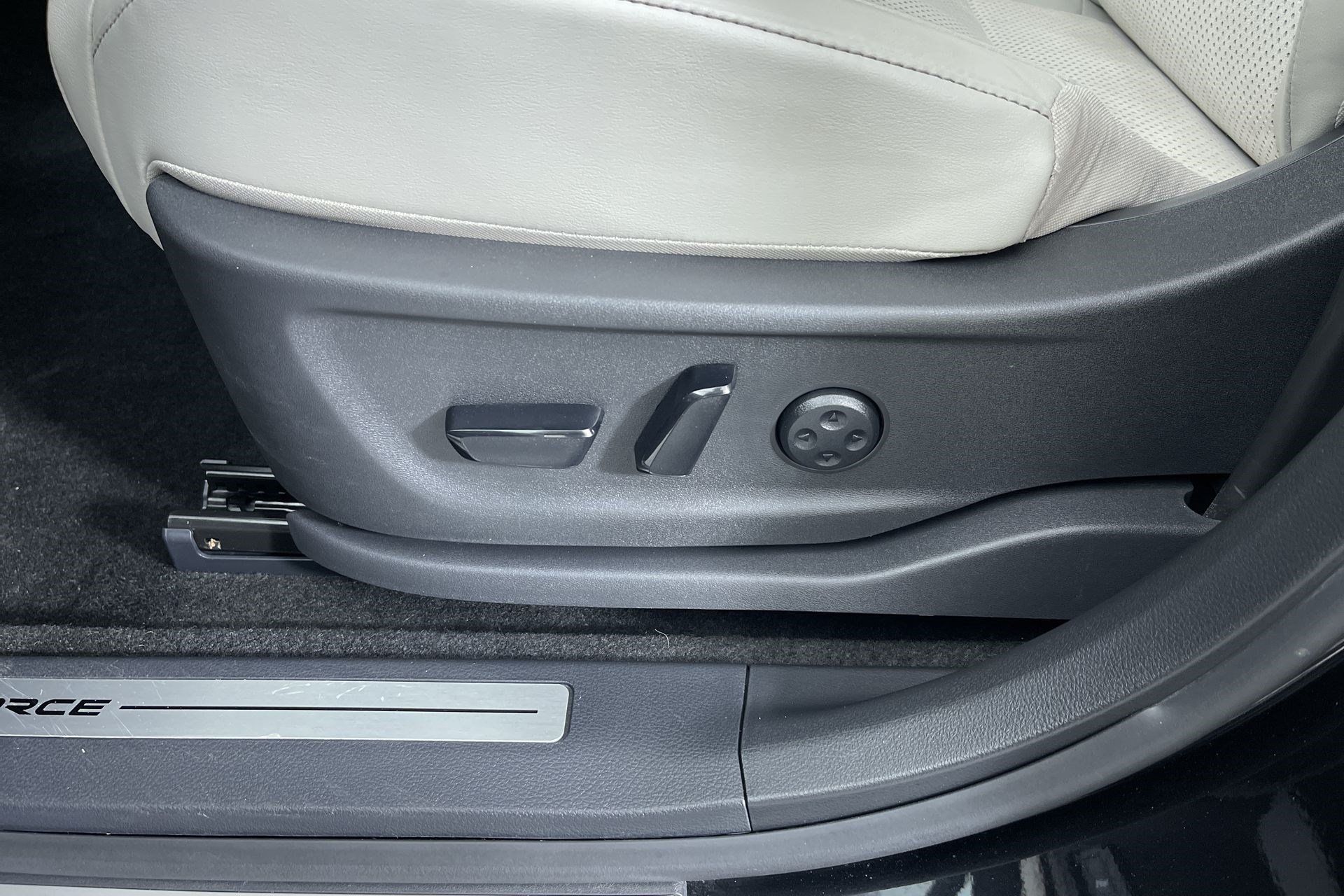 Certified 2024 Nissan Ariya AWD image 12
