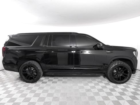 Used 2024 GMC Yukon XL SLT w/ SLT Luxury Package AWD/4WD image 3