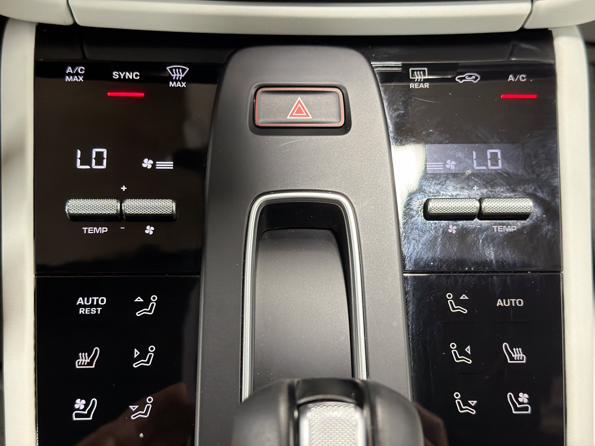Certified 2026 Porsche Macan AWD/4WD image 33