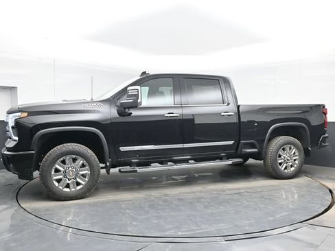 Used 2026 Chevrolet Silverado 2500 High Country w/ Technology Package AWD/4WD image 11