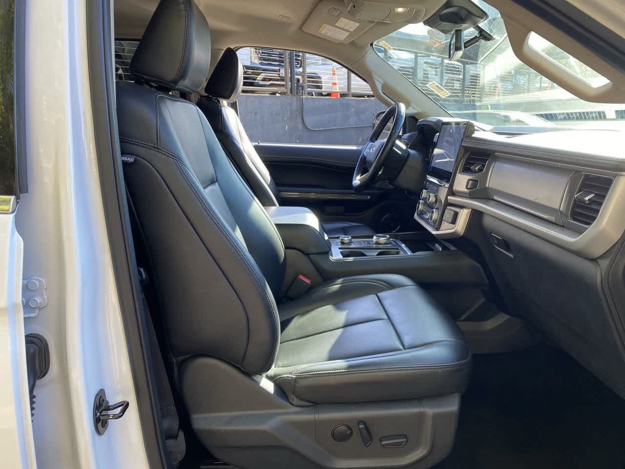 Used 2024 Ford Expedition XLT AWD/4WD image 17