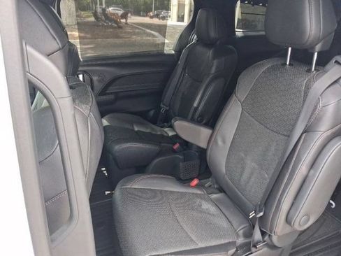 Used 2026 Toyota Sienna Limited AWD/4WD image 4