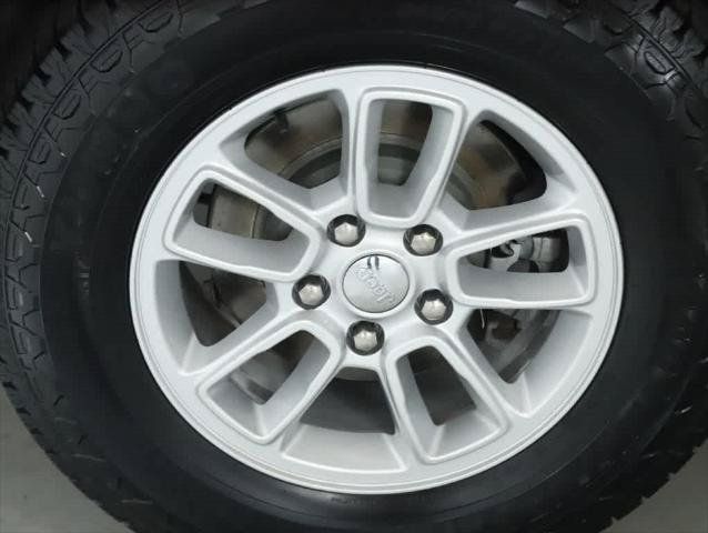 Certified 2020 Jeep Grand Cherokee Laredo AWD/4WD image 12