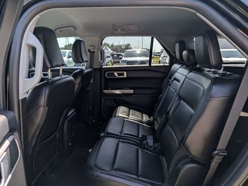 Used 2023 Ford Explorer XLT w/ Equipment Group 202A AWD/4WD image 15