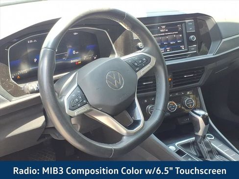 Used 2024 Volkswagen Jetta SE FWD image 2