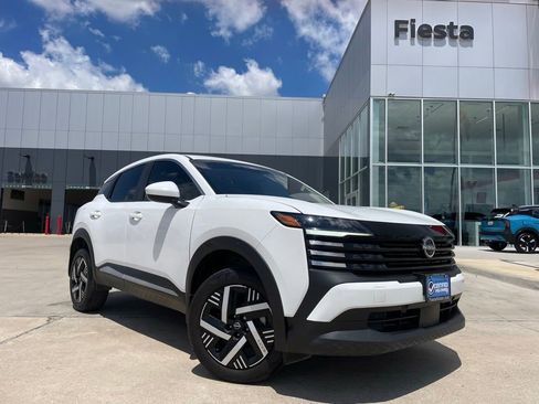 Certified 2025 Nissan Kicks SV FWD image 1