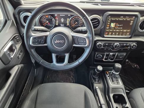 Used 2022 Jeep Wrangler Unlimited Sahara AWD/4WD image 14