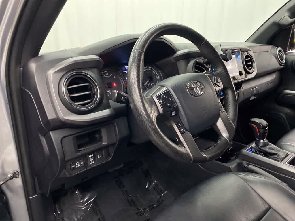 Used 2018 Toyota Tacoma TRD Off-Road AWD/4WD image 2