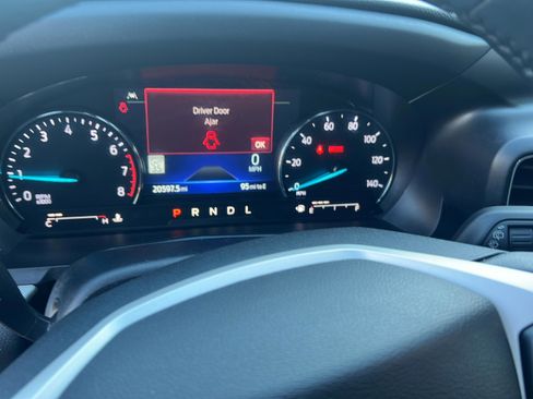 Used 2023 Ford Explorer XLT w/ Equipment Group 202A image 10