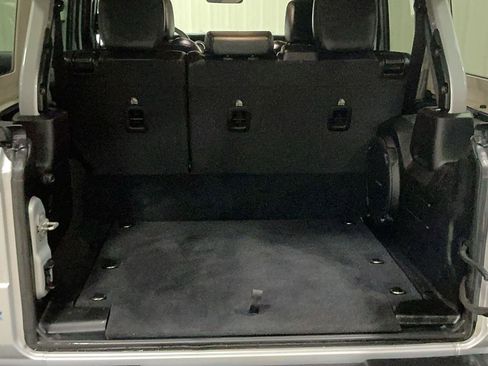 Used 2022 Jeep Wrangler Unlimited Sahara w/ Cold Weather Group image 14