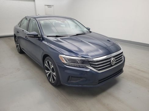 Used 2022 Volkswagen Passat 2.0T SE FWD image 13