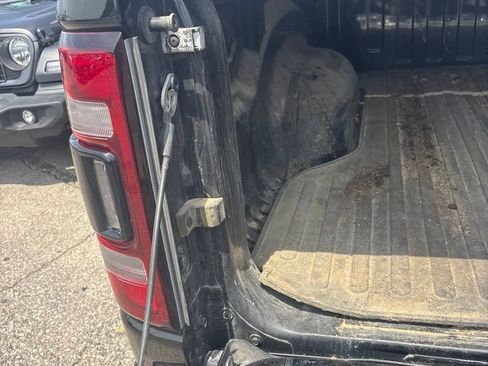 Used 2019 RAM 1500 Laramie AWD/4WD image 12