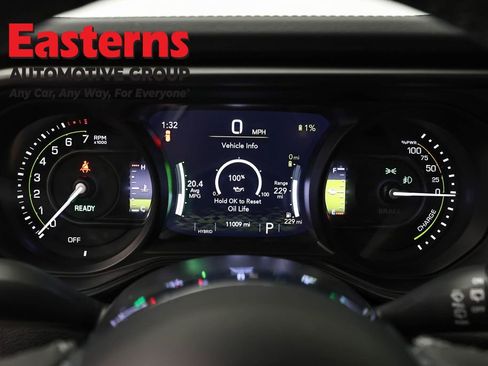 Used 2025 Jeep Wrangler Unlimited Sahara AWD/4WD image 18
