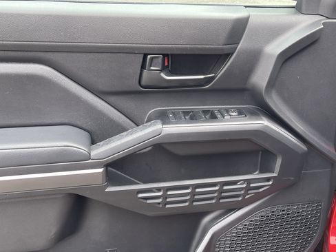 Certified 2025 Toyota Tacoma SR5 AWD/4WD image 17