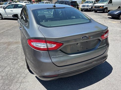 Used 2014 Ford Fusion SE FWD image 12