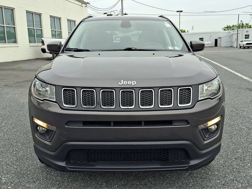 Used 2019 Jeep Compass Latitude w/ Cold Weather Group AWD/4WD image 2