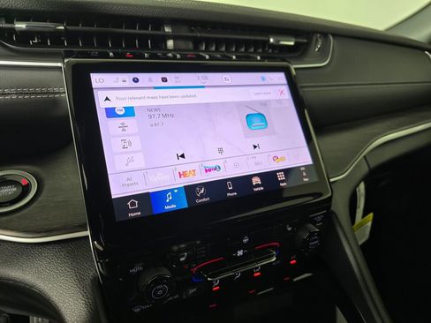 New 2025 Jeep Grand Cherokee Limited w/ Black Appearance Package image 21