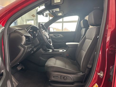 Used 2023 Chevrolet Traverse LT image 23