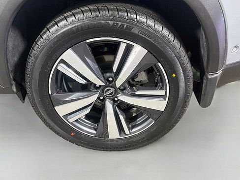 Certified 2023 Nissan Rogue SL w/ SL Premium Package AWD/4WD image 32